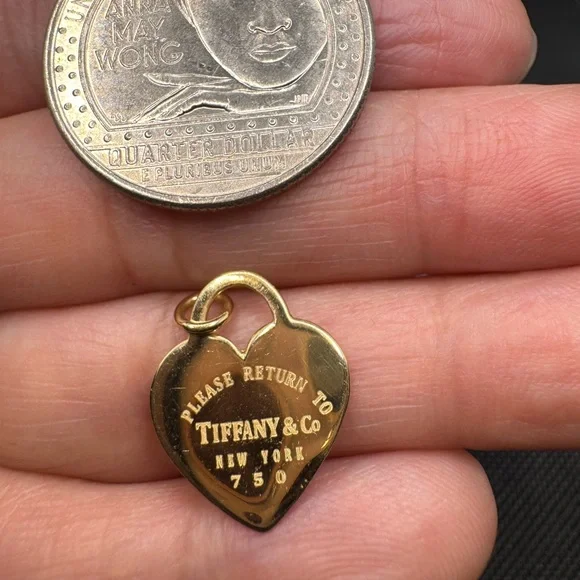 REAL 18k Saudi Gold Heart Earrings & Pendant Set NWOT 3.21g 750 Stamped - Picture 4 of 6